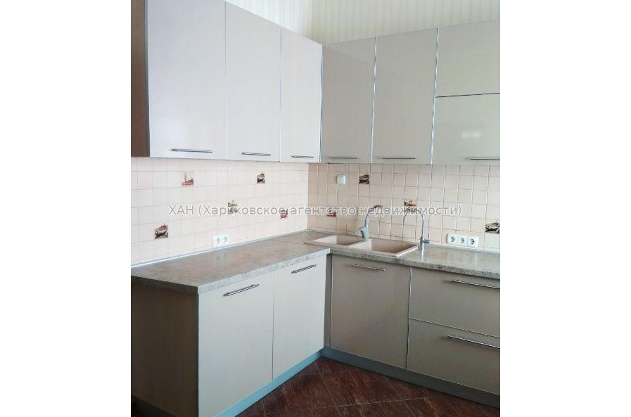 Продам будинок, Сучасная ул. , 230 м², 4.50 соток, капитальный ремонт 