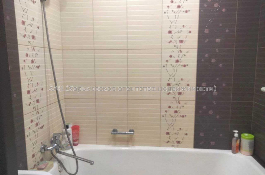 Продам квартиру, Волонтерская ул. , 2 кім., 52 м², косметический ремонт 