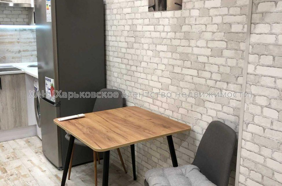 Продам квартиру, Академиков Ахиезеров ул. , 1 кім., 30 м², авторский дизайн 