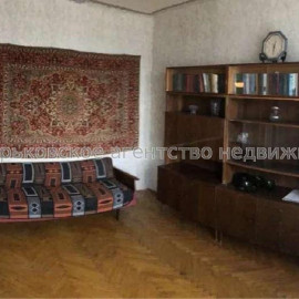 Продам квартиру, Михаила Комарова ул. , 3 кім., 60 м², косметический ремонт