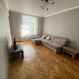 Продам квартиру, Павловская площ. , 2 кім., 56 м², капитальный ремонт