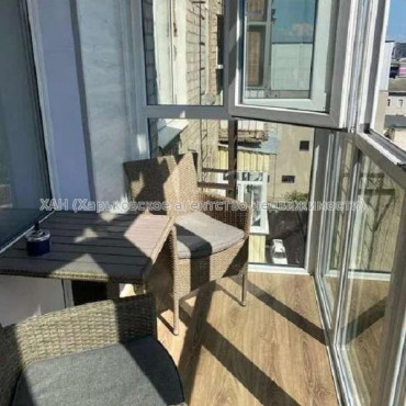 Продам квартиру, Павловская площ. , 2 кім., 56 м², капитальный ремонт 