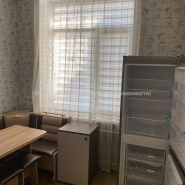 Продам квартиру, Павловская площ. , 2 кім., 56 м², капитальный ремонт 