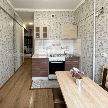 Продам квартиру, Павловская площ. , 2 кім., 56 м², капитальный ремонт 