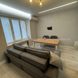 Продам квартиру, Веселая ул. , 1  ком., 43.30 м², авторский дизайн