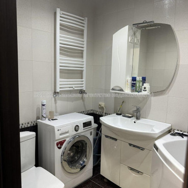 Продам квартиру, Новоалександровская ул. , 2  ком., 52 м², евроремонт 