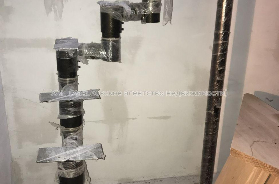 Продам квартиру, Новоалександровская ул. , 3 кім., 106 м², без отделочных работ 