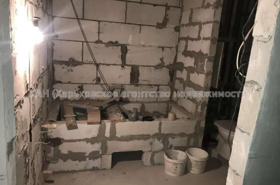 Продам квартиру, Новоалександровская ул. , 3 кім., 106 м², без отделочных работ 