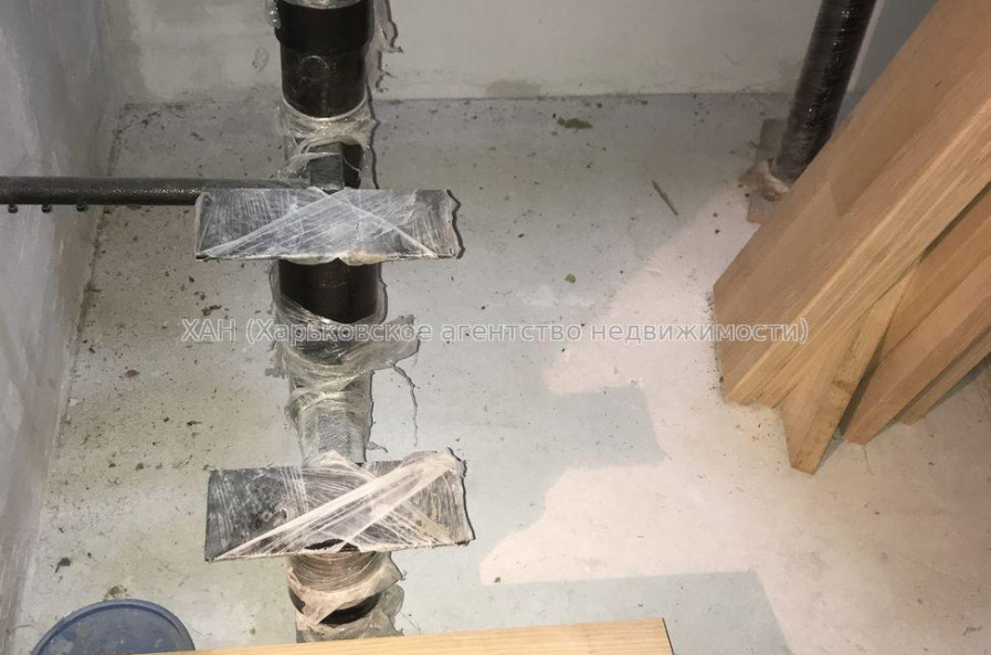 Продам квартиру, Новоалександровская ул. , 3 кім., 106 м², без отделочных работ 