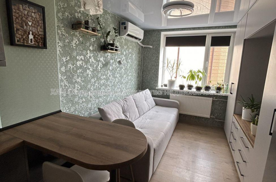 Продам квартиру, Александра Орлова ул. , 1 кім., 20 м², евроремонт 