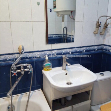 Продам квартиру, Власенко ул. , 6 , 1  ком., 30.70 м², капитальный ремонт 