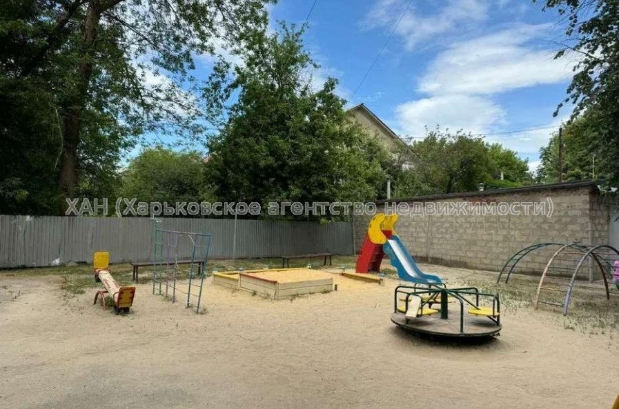 Продам квартиру, Трускавецкая ул. , 1  ком., 16 м², капитальный ремонт 