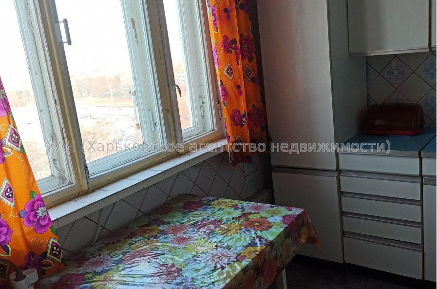 Продам квартиру, 3 кім., 72 м², советский ремонт 