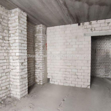 Продам квартиру, Шевченковский пер. , 1  ком., 42 м², без внутренних работ 