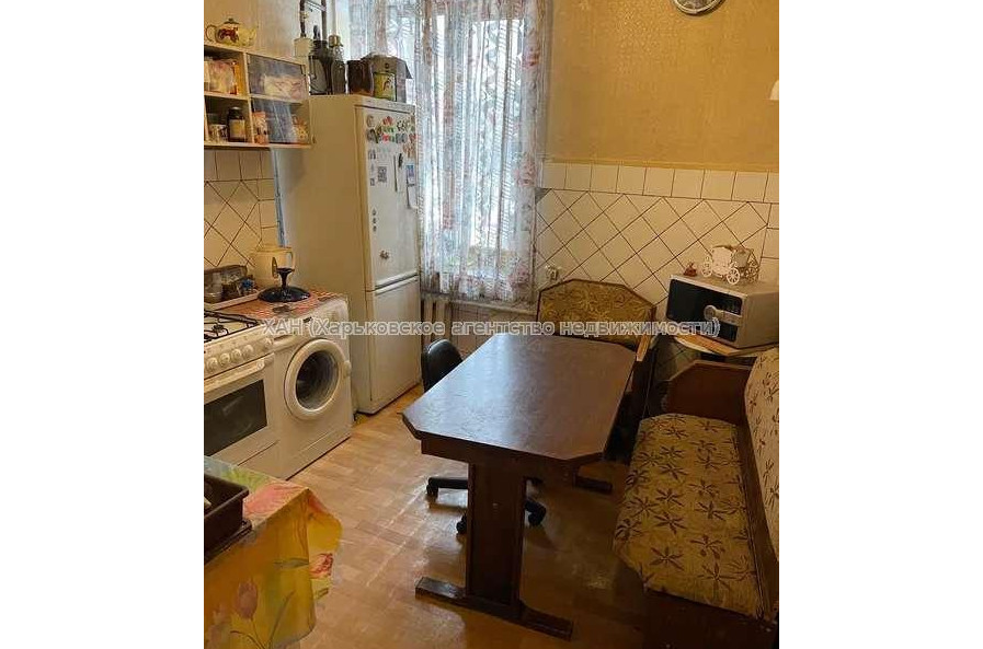 Продам квартиру, 3  ком., 89 м², косметический ремонт 