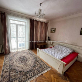 Продам квартиру, 3  ком., 89 м², косметический ремонт