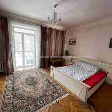 Продам квартиру, 3  ком., 89 м², косметический ремонт 