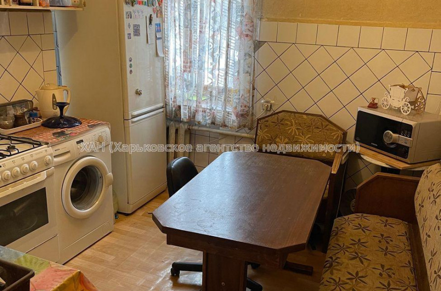 Продам квартиру, 3  ком., 89 м², косметический ремонт 