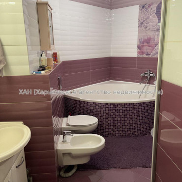 Продам квартиру, Гольдберговская ул. , 3 кім., 150 м², капитальный ремонт 