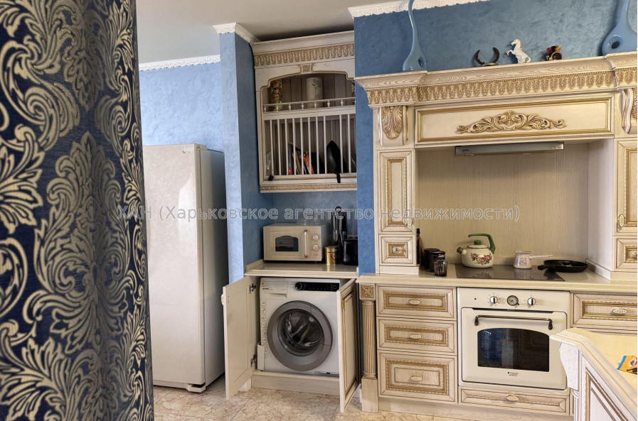 Продам квартиру, Гольдберговская ул. , 3 кім., 150 м², капитальный ремонт 