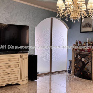 Продам квартиру, Гольдберговская ул. , 3 кім., 150 м², капитальный ремонт 