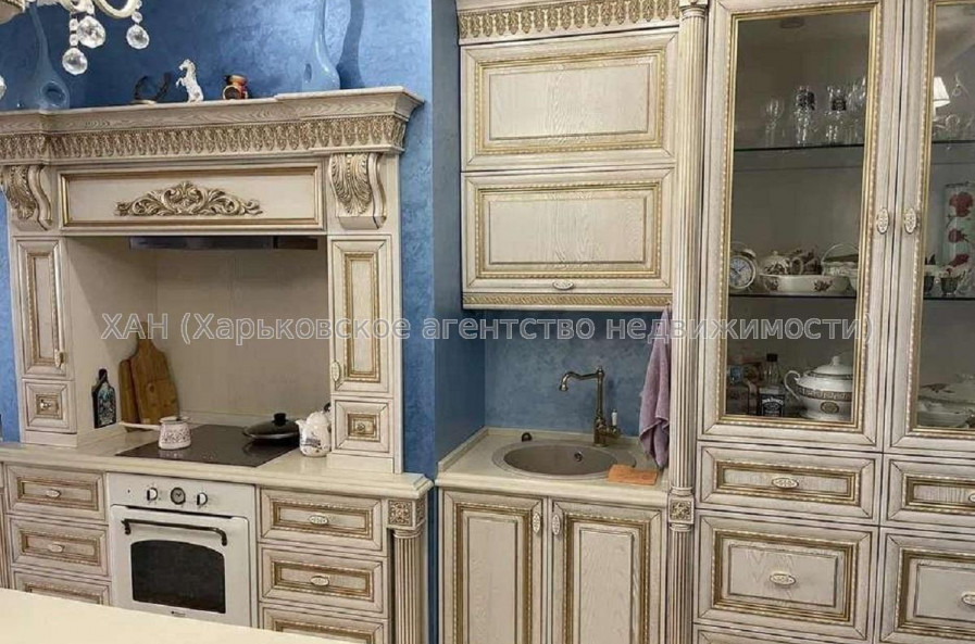 Продам квартиру, Гольдберговская ул. , 3  ком., 150 м², капитальный ремонт 