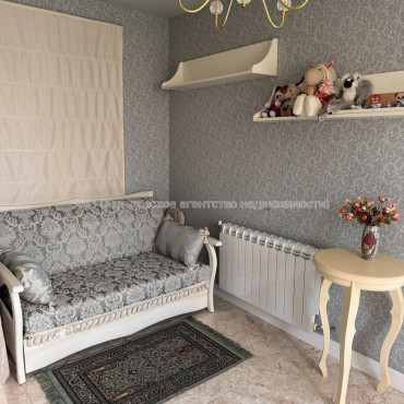 Продам квартиру, Гольдберговская ул. , 3 кім., 150 м², капитальный ремонт 