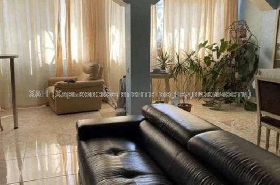 Продам квартиру, Гольдберговская ул. , 3  ком., 150 м², капитальный ремонт 