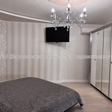 Продам квартиру, Гольдберговская ул. , 3 кім., 150 м², капитальный ремонт 