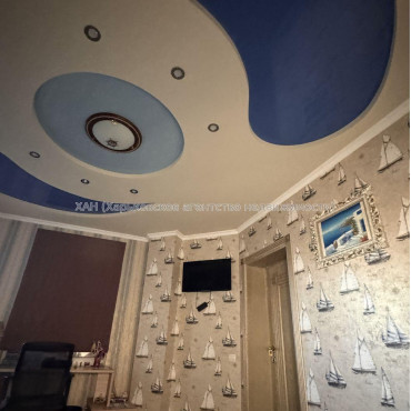 Продам квартиру, Гольдберговская ул. , 3 кім., 150 м², капитальный ремонт 