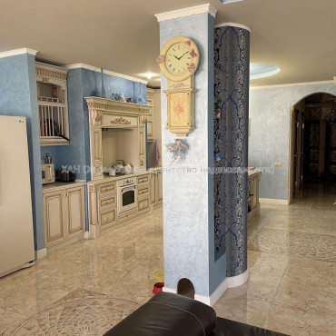 Продам квартиру, Гольдберговская ул. , 3 кім., 150 м², капитальный ремонт 