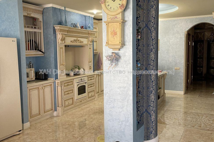 Продам квартиру, Гольдберговская ул. , 3 кім., 150 м², капитальный ремонт 