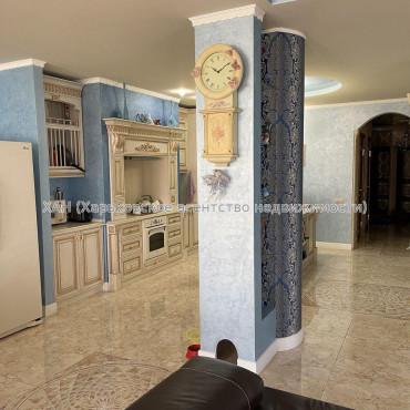 Продам квартиру, Гольдберговская ул. , 3 кім., 150 м², капитальный ремонт 