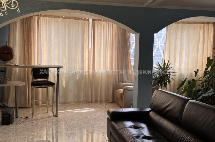 Продам квартиру, Гольдберговская ул. , 3 кім., 150 м², капитальный ремонт 