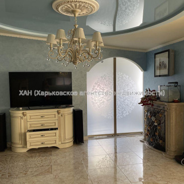 Продам квартиру, Гольдберговская ул. , 3 кім., 150 м², капитальный ремонт 