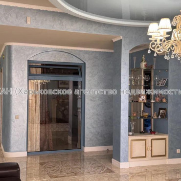 Продам квартиру, Гольдберговская ул. , 3 кім., 150 м², капитальный ремонт 