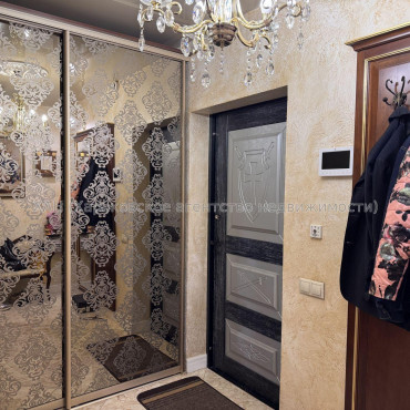 Продам квартиру, Гольдберговская ул. , 3 кім., 150 м², капитальный ремонт 