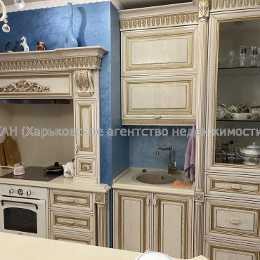Продам квартиру, Гольдберговская ул. , 3 кім., 150 м², капитальный ремонт 