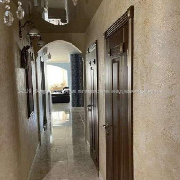 Продам квартиру, Гольдберговская ул. , 3 кім., 150 м², капитальный ремонт 