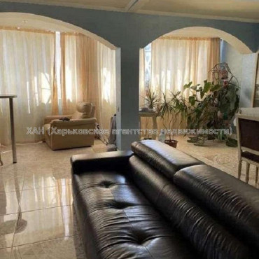 Продам квартиру, Гольдберговская ул. , 3 кім., 150 м², капитальный ремонт 