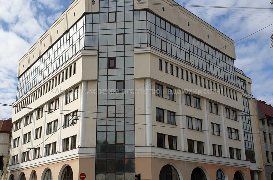 Сдам нежилую недвижимость, офис в офисном центре , 5  ком., 73 м², капитальный ремонт 