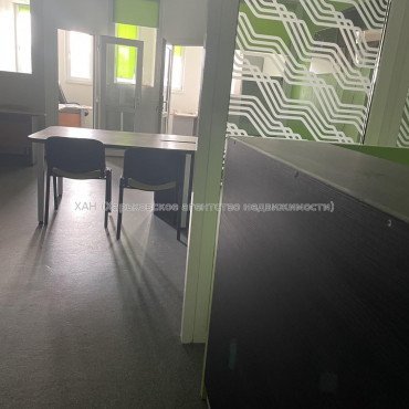 Сдам нежилую недвижимость, офис в офисном центре , 5  ком., 73 м², капитальный ремонт 