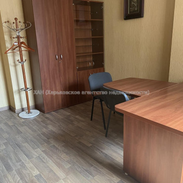 Здам нежитлову нерухомість, офис в офисном центре , 1 кім., 20.10 м², капитальный ремонт 