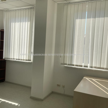 Сдам нежилую недвижимость, офис в офисном центре , 2  ком., 31.10 м², капитальный ремонт 