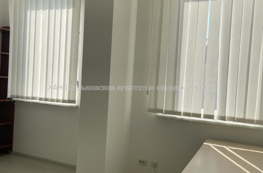 Сдам нежилую недвижимость, офис в офисном центре , 2  ком., 31.10 м², капитальный ремонт 