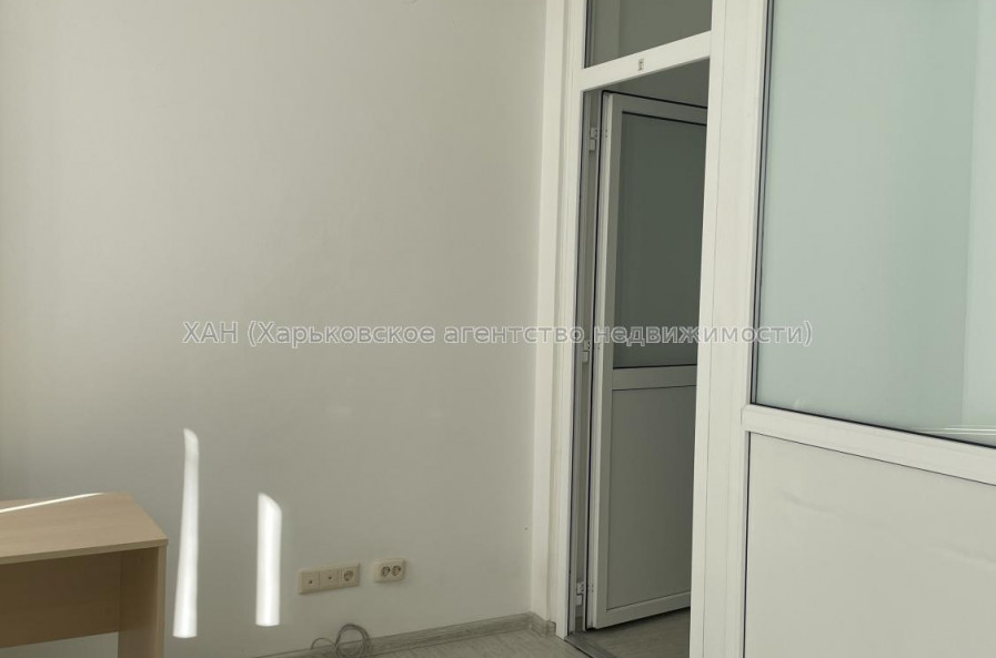 Сдам нежилую недвижимость, офис в офисном центре , 2  ком., 31.10 м², капитальный ремонт 