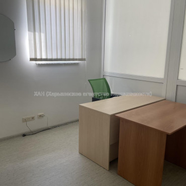 Сдам нежилую недвижимость, офис в офисном центре , 2  ком., 31.10 м², капитальный ремонт 