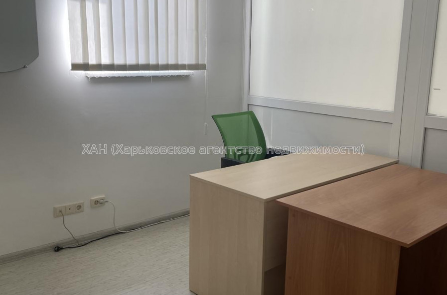 Сдам нежилую недвижимость, офис в офисном центре , 2  ком., 31.10 м², капитальный ремонт 