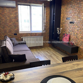 Продам квартиру, Мира ул. , 2 кім., 40.30 м², авторский дизайн