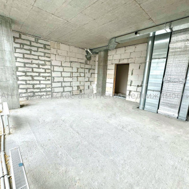 Продам нежитлову нерухомість, офис в офисном центре , 1 кім., 33.50 м², без внутренних работ 